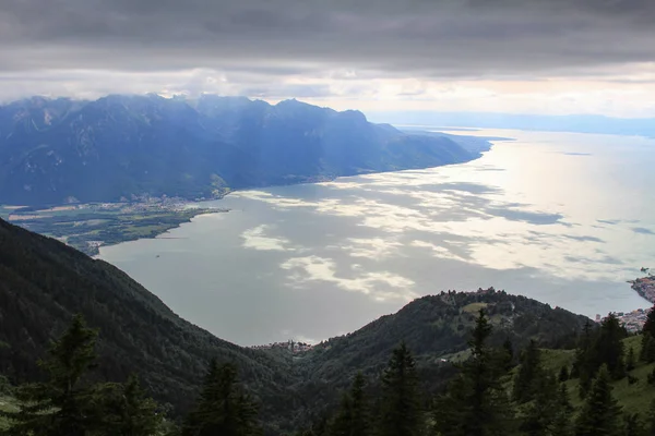 Scénický pohled na Ženevské jezero, Švýcarsko — Stock fotografie