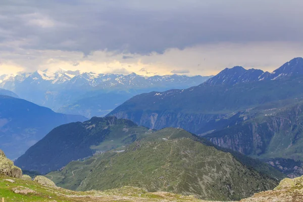 Vedere montană pitorească a Alpilor Elvețieni — Fotografie, imagine de stoc