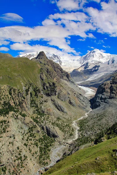 Naturalny lodowiec górski w Alpach Szwajcarskich — Zdjęcie stockowe
