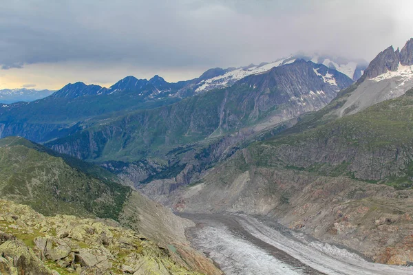 Naturalny lodowiec górski w Alpach Szwajcarskich — Zdjęcie stockowe