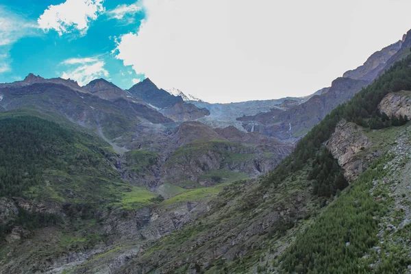 Glaciar natural de montaña en los Alpes suizos — Foto de Stock
