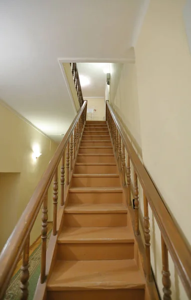 The stairs up in the old residential house — Stock Photo, Image