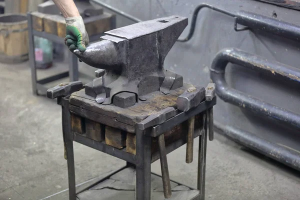 工艺金属锻造用大块铁锤 — 图库照片