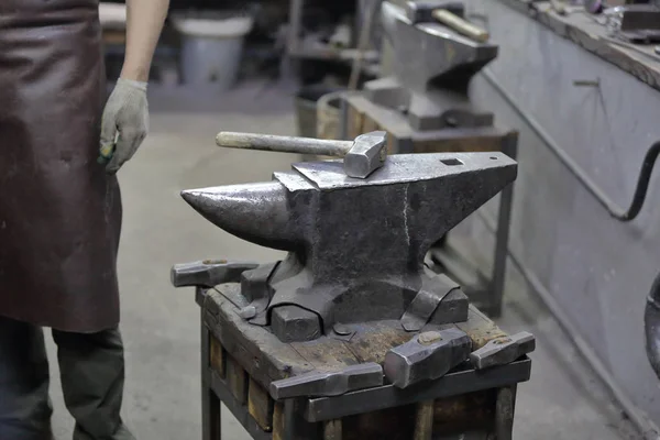 Yunque masivo para la forja de metal artesanal — Foto de Stock