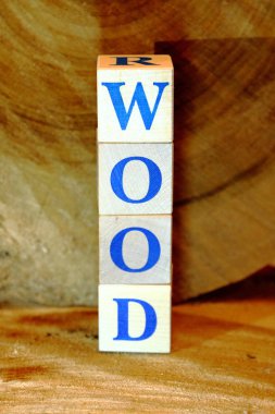 Tahta. Mavi harfli tahta küpler.