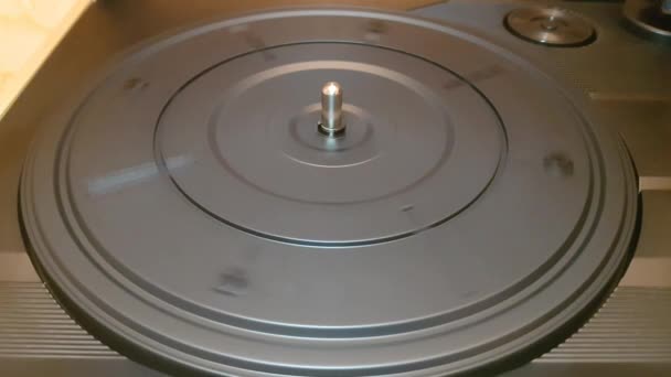 Black Plastic Turntable Vinyl Record Player Disc — ストック動画