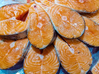 Taze iştah açıcı çiğ balık biftek