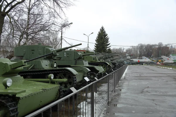 Militärische Ausrüstung im Freilichtmuseum. Moskau, Russland — Stockfoto