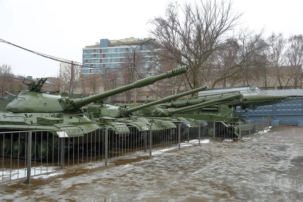 Militärische Ausrüstung im Freilichtmuseum. Moskau, Russland — Stockfoto