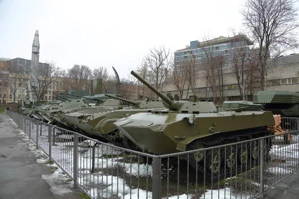 Militaire uitrusting in het openluchtmuseum. Moskou, Rusland — Stockfoto