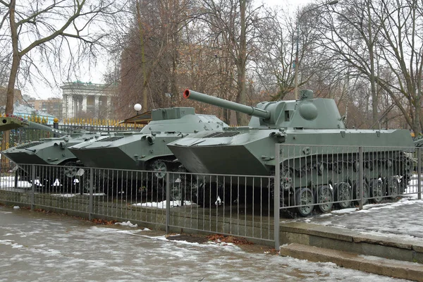 Militärische Ausrüstung im Freilichtmuseum. Moskau, Russland — Stockfoto