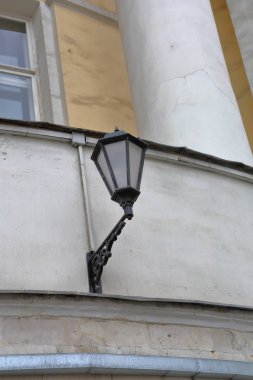 Klasik siyah demir sokak lambası.