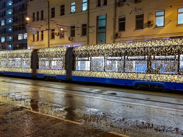 Eléctrico de Moscovo numa noite de férias, Rússia — Fotografia de Stock