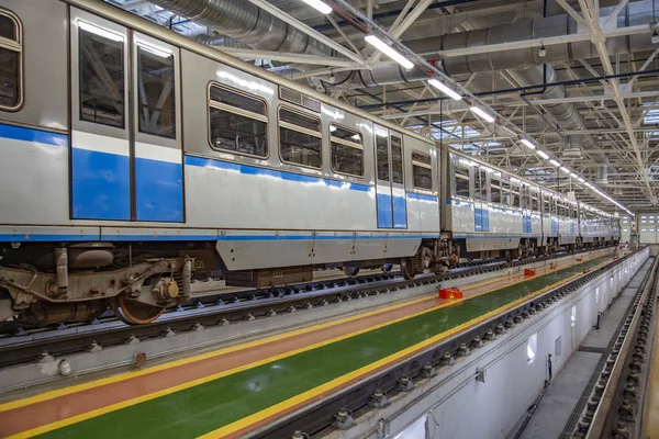 Metro servis istasyonunda. Moskova, Rusya