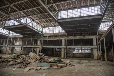 Uçak fabrikasının terk edilmiş atölyesi. Moskova