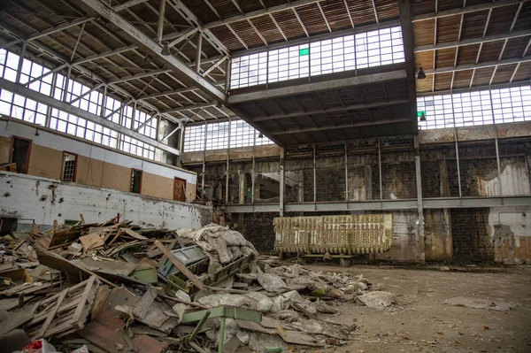 A repülőgépgyár elhagyatott műhelye. Moszkva — Stock Fotó