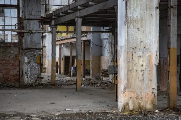 Taller abandonado de la fábrica de aviones. Moscú — Foto de Stock