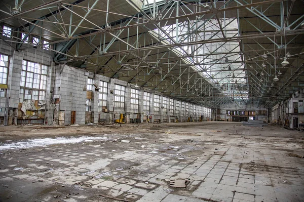 Abandoned workshop of the aircraft factory. Moscow — Stock Photo, Image