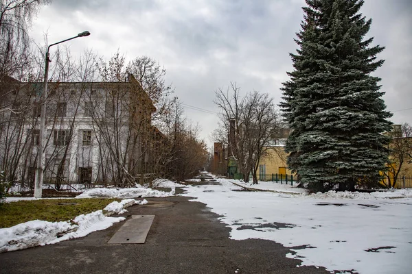 Territoire abandonné de l'usine d'avions. Moscou — Photo