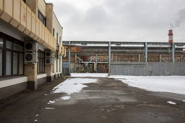 Покинута територія авіаційного заводу. Москва — стокове фото