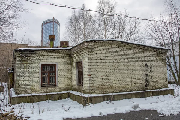 Övergiven byggnad av flygplansfabriken. Moskva — Stockfoto