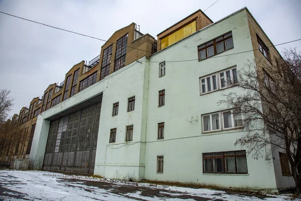 Edificio abandonado de la fábrica de aviones. Moscú — Foto de Stock