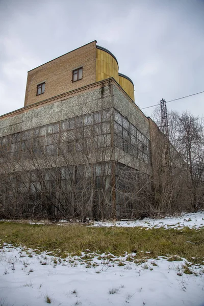 Verlaten gebouw van de vliegtuigfabriek. Moskou — Stockfoto