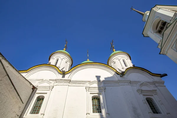 Tempio della Trinità vivificante in lenzuola. Mosca, Russia — Foto Stock
