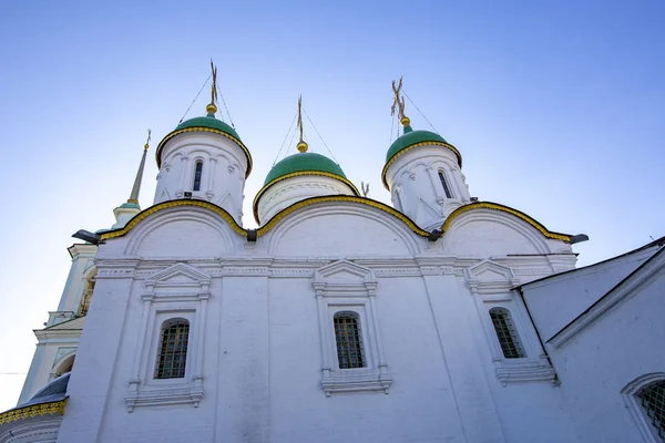 Çarşaflarda Hayat Veren Üçleme Tapınağı. Moskova, Rusya — Stok fotoğraf
