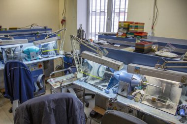 Kol saati üretimi için fabrikanın endüstriyel atölyesi