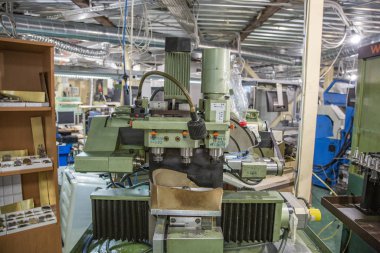 Kol saati üretimi için fabrikanın endüstriyel atölyesi