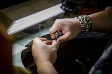 Kol saati üretimi için fabrikanın endüstriyel atölyesi