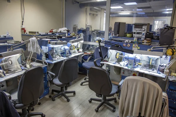 Taller industrial de la fábrica para la producción de relojes de pulsera — Foto de Stock