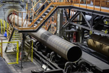 Gaz boru fabrikasının sanayi atölyesi