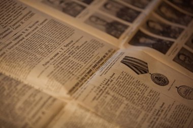 Moskova, Rusya - 3 Nisan 2020: 1945 'te SSCB' nin eski komünist gazetesi