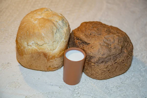 Domowej Roboty Świeżo Upieczony Gorący Chleb Pysznym Chrupiącym — Zdjęcie stockowe