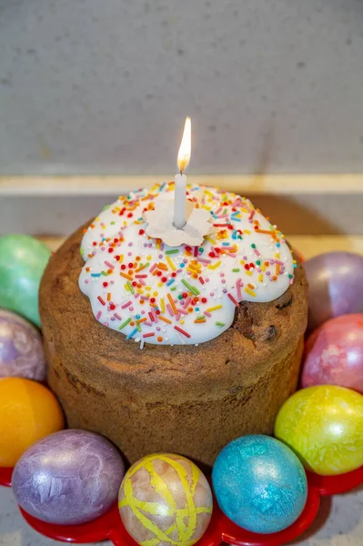 Gâteau Fête Délicieux Fraîchement Cuit Coloré Pour Pâques Orthodoxe Sur — Photo