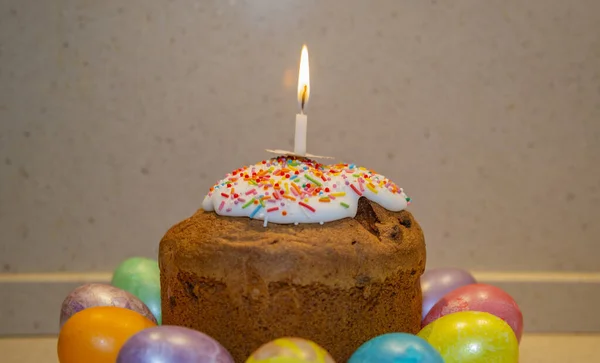 Gâteau Fête Délicieux Fraîchement Cuit Coloré Pour Pâques Orthodoxe Sur — Photo