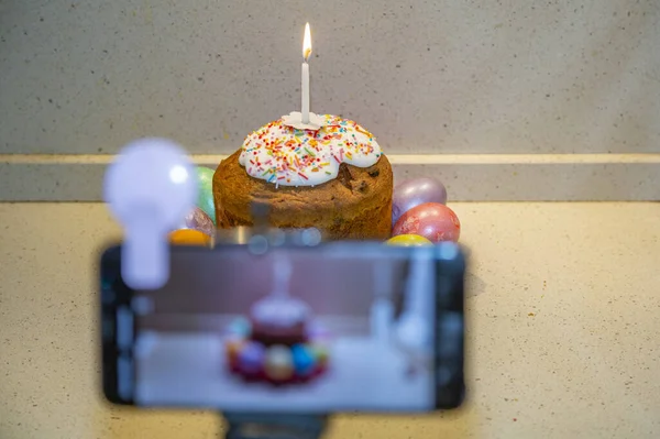 Gâteau Fête Délicieux Fraîchement Cuit Coloré Pour Pâques Orthodoxe Sur — Photo