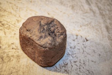 Ev yapımı taze pişmiş ekmek ve lezzetli çıtır çıtır.