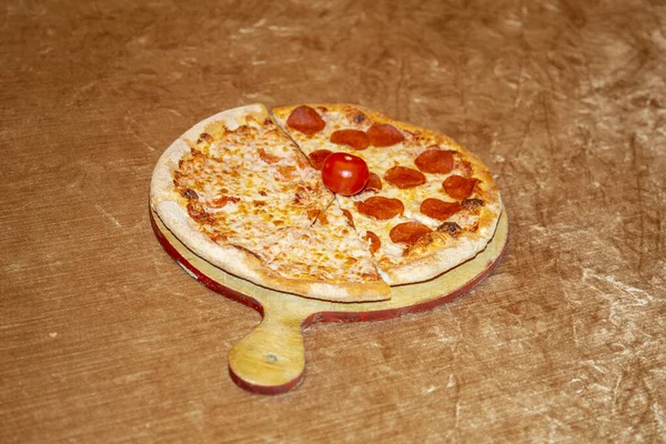 Superfície Texturizada Pizza Queijo Com Especiarias Receita Cozimento Fresco Caseiro — Fotografia de Stock