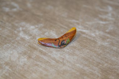 El yapımı Avustralya dekoratif bumarang değerli ahşaptan yapılmıştır.