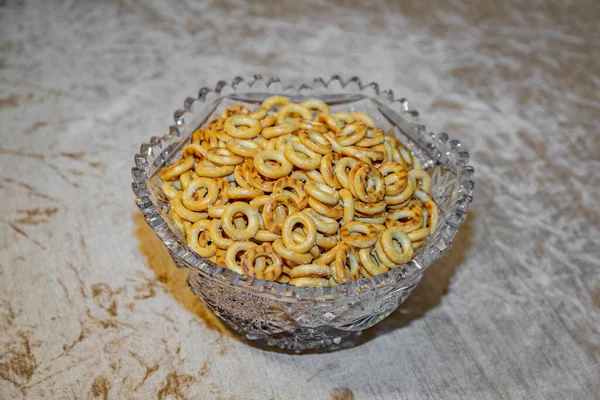 Assado Redondo Sushki Polvilhado Com Sal Vaso Cristal Lanche Tradicional — Fotografia de Stock