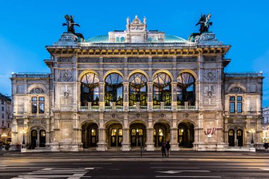 Geceleri cephe bina Wien opera