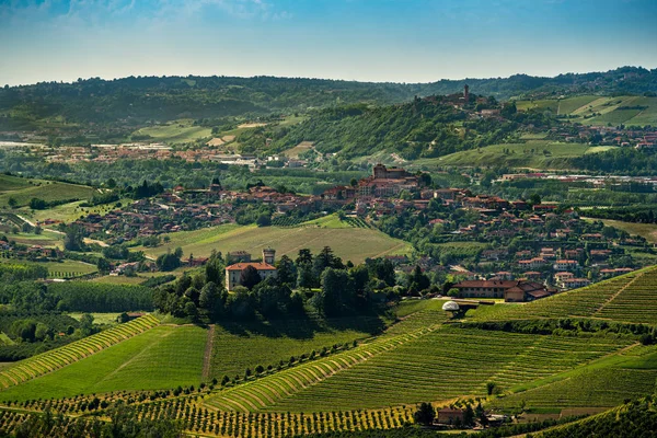 Panorama de la región del Langhe en verano en el norte de Italia —  Fotos de Stock