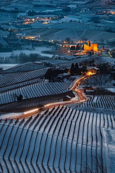 Grinzane Castle panoramautsikt i regionen Langhe i vinter duri — Stockfoto