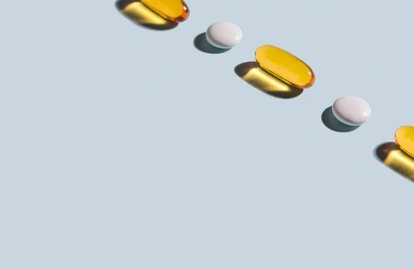 Medical banner. Lines of pills. Flatlay. — Stock Fotó