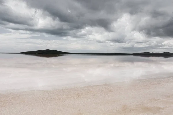 Bellissimo paesaggio sereno. Minimalismo . — Foto Stock