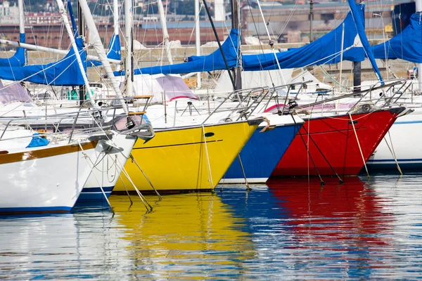 Detail of beautiful colored boats reflected in the water — Stock Photo, Image