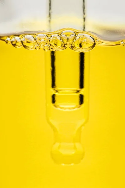 Cosmetic aromatic yellow oil close-up.Macro — Stock Photo, Image